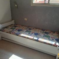 מיטת יחיד עם ארגז ומיטה נוספת