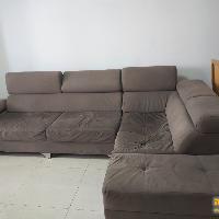 ספה בצבע אפור עם שזלונג