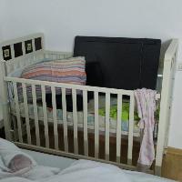 מיטת תינוק + צעצועים