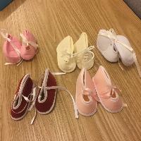 נעלי תינוקות קטנות