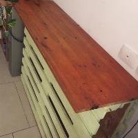 שולחן בר עשוי משני רפסודות