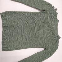 סוודר ירוק כהה