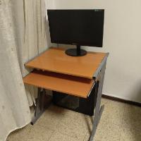 שולחן מחשב קטן