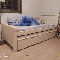 מיטת יחיד כוללת מגירות ומזרן
