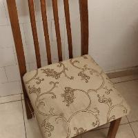 כיסא עץ מרופד
